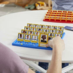 Hasbro Gaming Wie Is Het? -Speelgoed Verkoop 1979989 e4384b5c